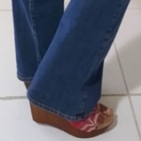 Reba Wedge Heels - Picture 10 of 10